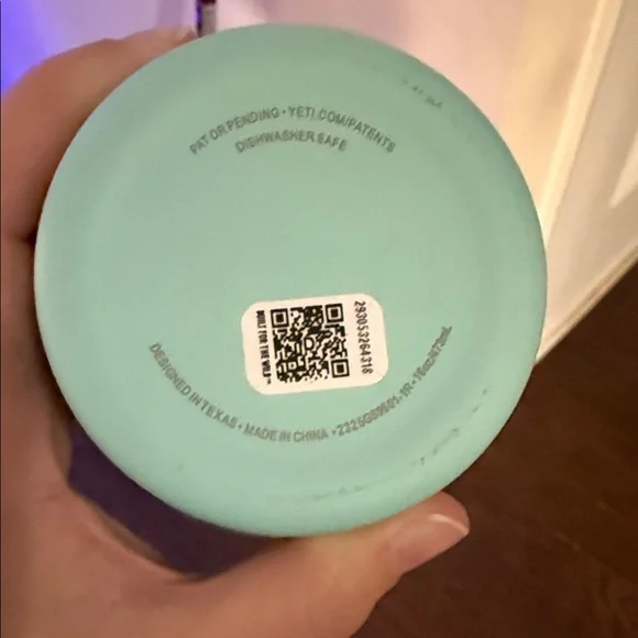 YETI Turquoise Tumbler with Clear Lid - Picture 2 of 2